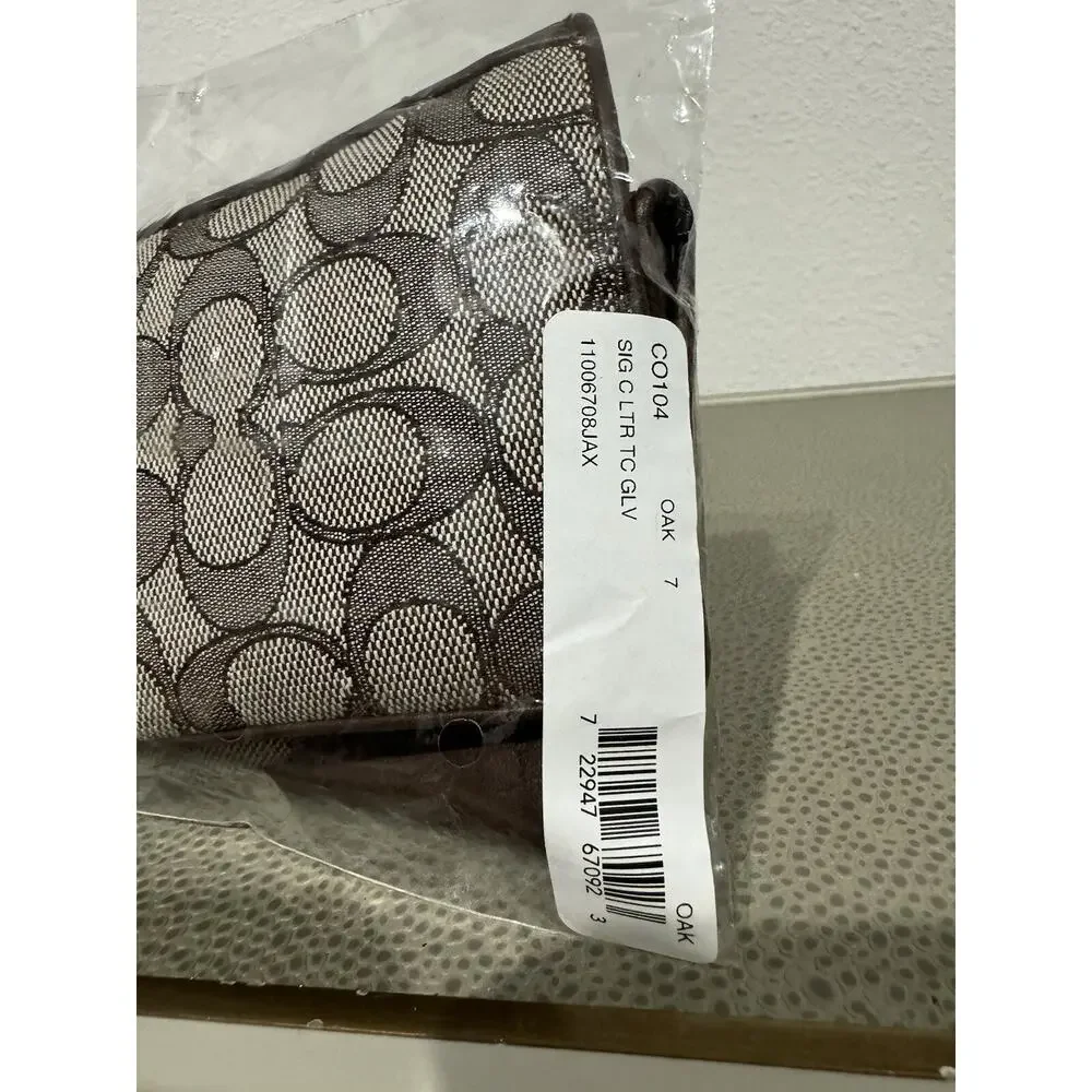 COACH Signature Jacquard Tech Gloves in Oak Sz 7 NWT